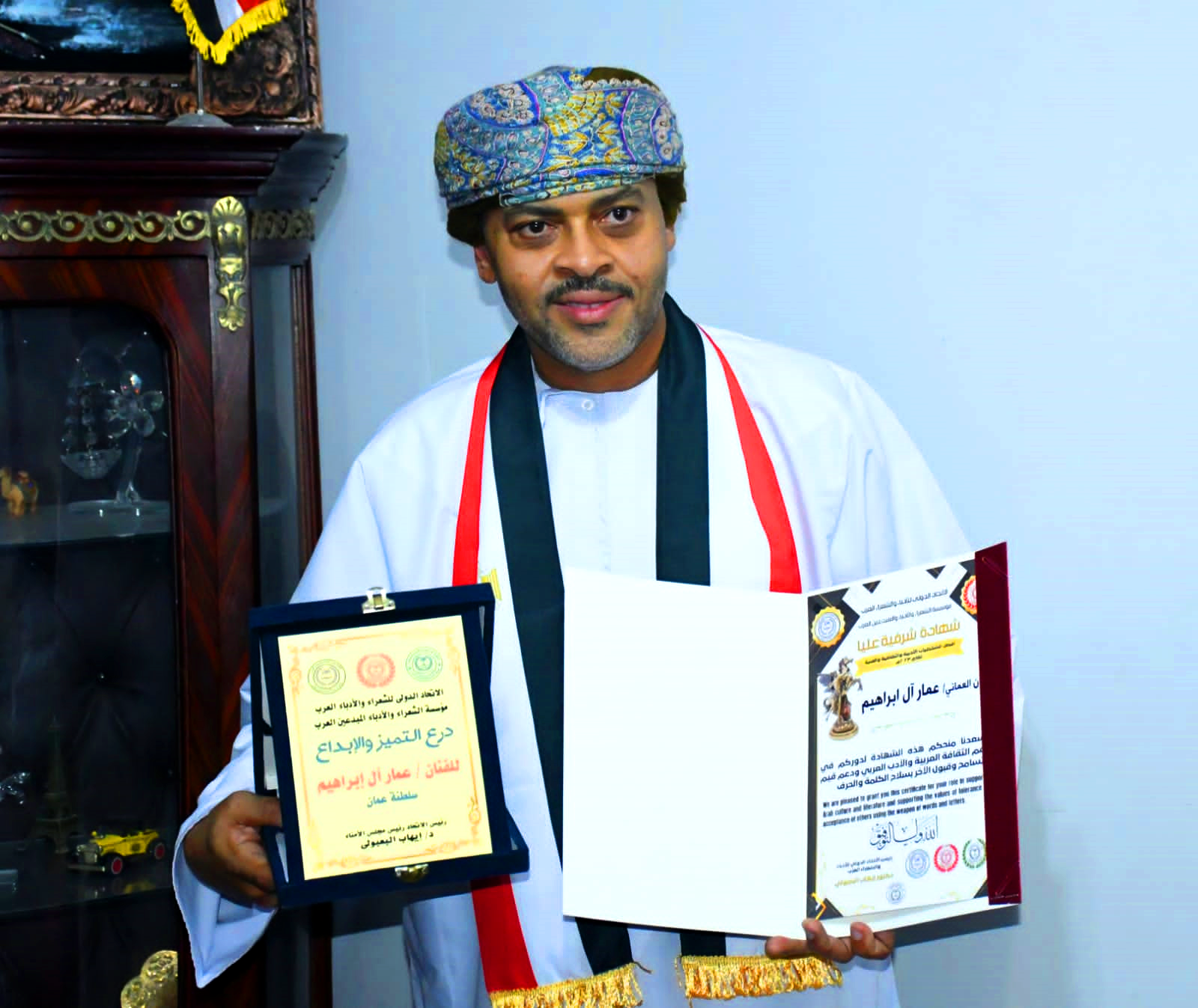 تكريم الفنان العماني المخرج عمار آل إبراهيم 