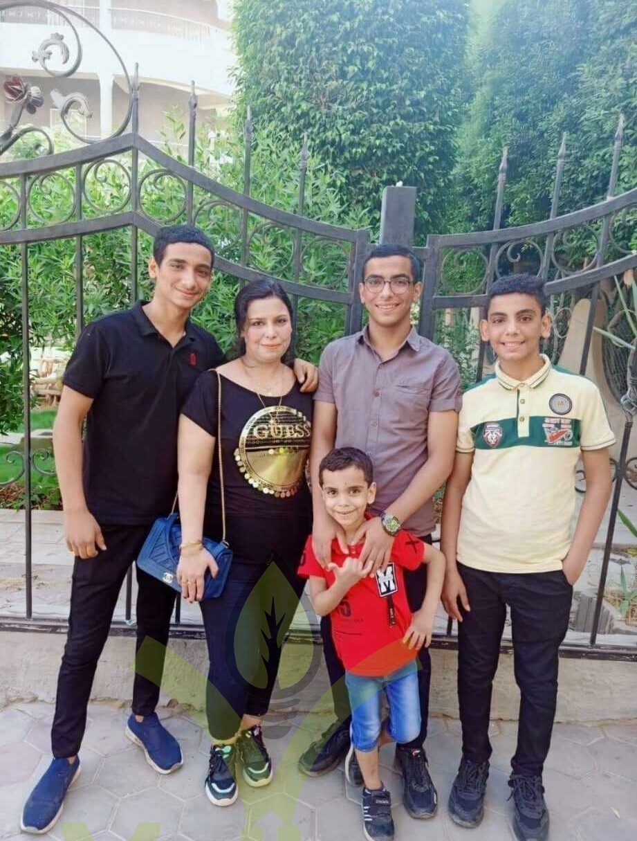 من-رحم-يالمعاناة-لا-ستارت-اب