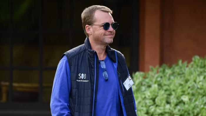 تود كومبس بين مدرسة بافيت ودهاليز وول ستريت.. هل ينقل فلسفة «بيركشاير» الاستثمارية إلى «جي بي مورجان» ويعيد تشكيل استراتيجيته؟