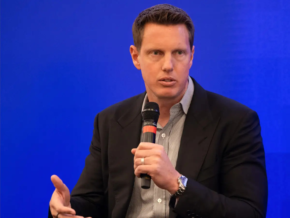 باراماونت سكاي دانس… ديفيد إليسون يشعل سباق الهيمنة في هوليوود بعرض عدائي للاستحواذ على «وارنر بروس ديسكفري»