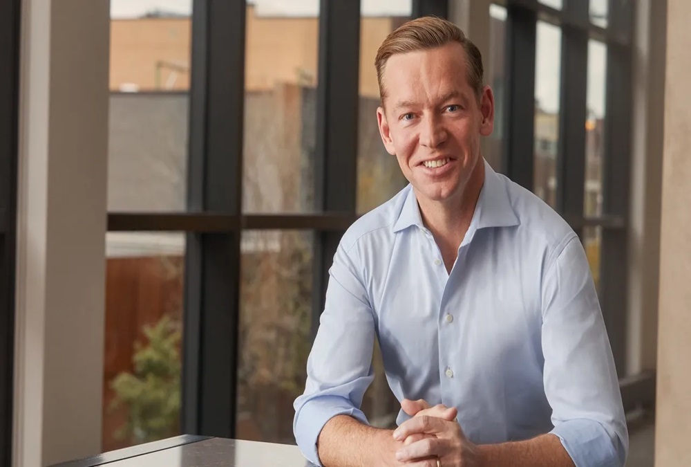 رئيس «ماكدونالدز» وفلسفة «الحب القاسي» في إدارة الطموح المهني.. رسائل صادمة لكنها ضرورية لجيل الشباب