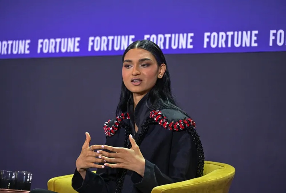 «قلق الذكاء الاصطناعي».. كيف يتعامل الجيل Z مع رعب التقادم المهني وضغوط المواكبة في عصر النماذج الذكية؟