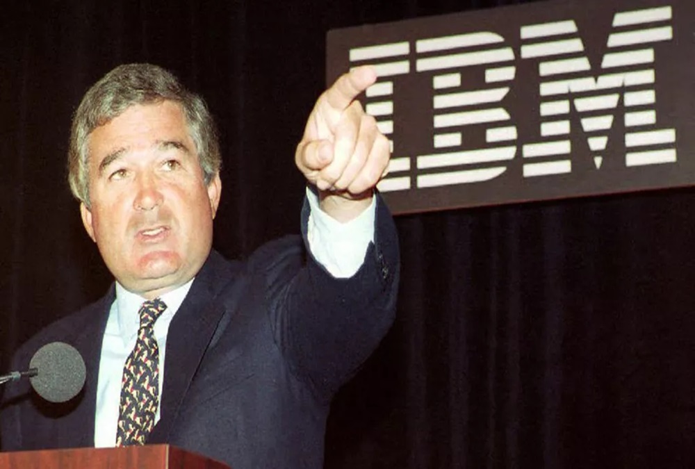 لويس غيرستنر.. الرجل الذي أنقذ «IBM» من الانهيار وصنع لها مجدًا جديدًا