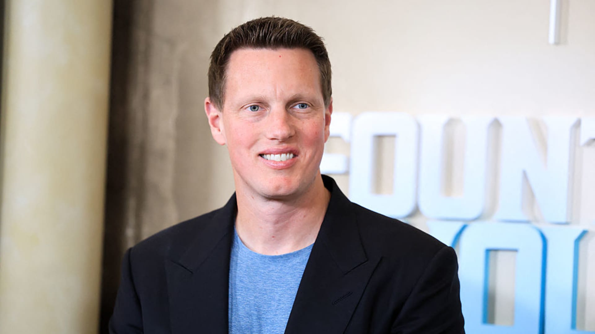 باراماونت سكاي دانس… ديفيد إليسون يشعل سباق الهيمنة في هوليوود بعرض عدائي للاستحواذ على «وارنر بروس ديسكفري»