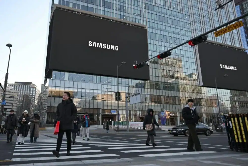 لماذا تؤجل «سامسونج» إطلاق «Galaxy S26» رغم تحقيقها أرباحًا قياسية؟
