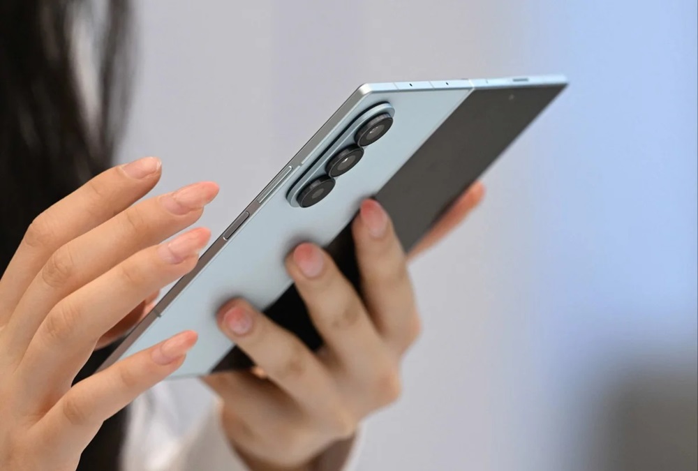 سامسونج توسّع رهانات الذكاء الاصطناعي بقيادة «Gemini» وتستهدف 800 مليون جهاز