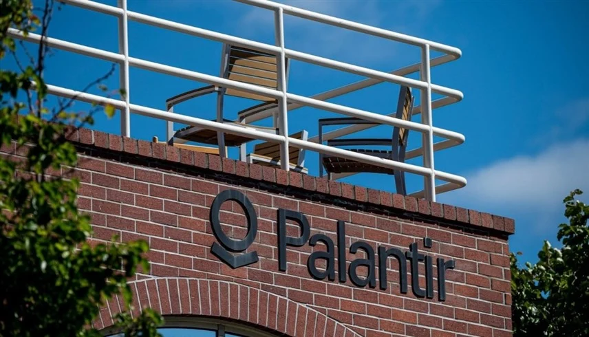 Palantir تحقق نموًا حكوميًا بنسبة 66% وسط جدل متزايد حول تقنيات المراقبة