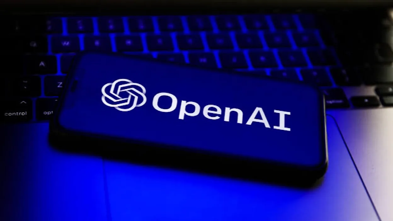 رهان الثلاثين مليار دولار يؤتي ثماره.. «OpenAI» تعزز قفزة أرباح «سوفت بنك»