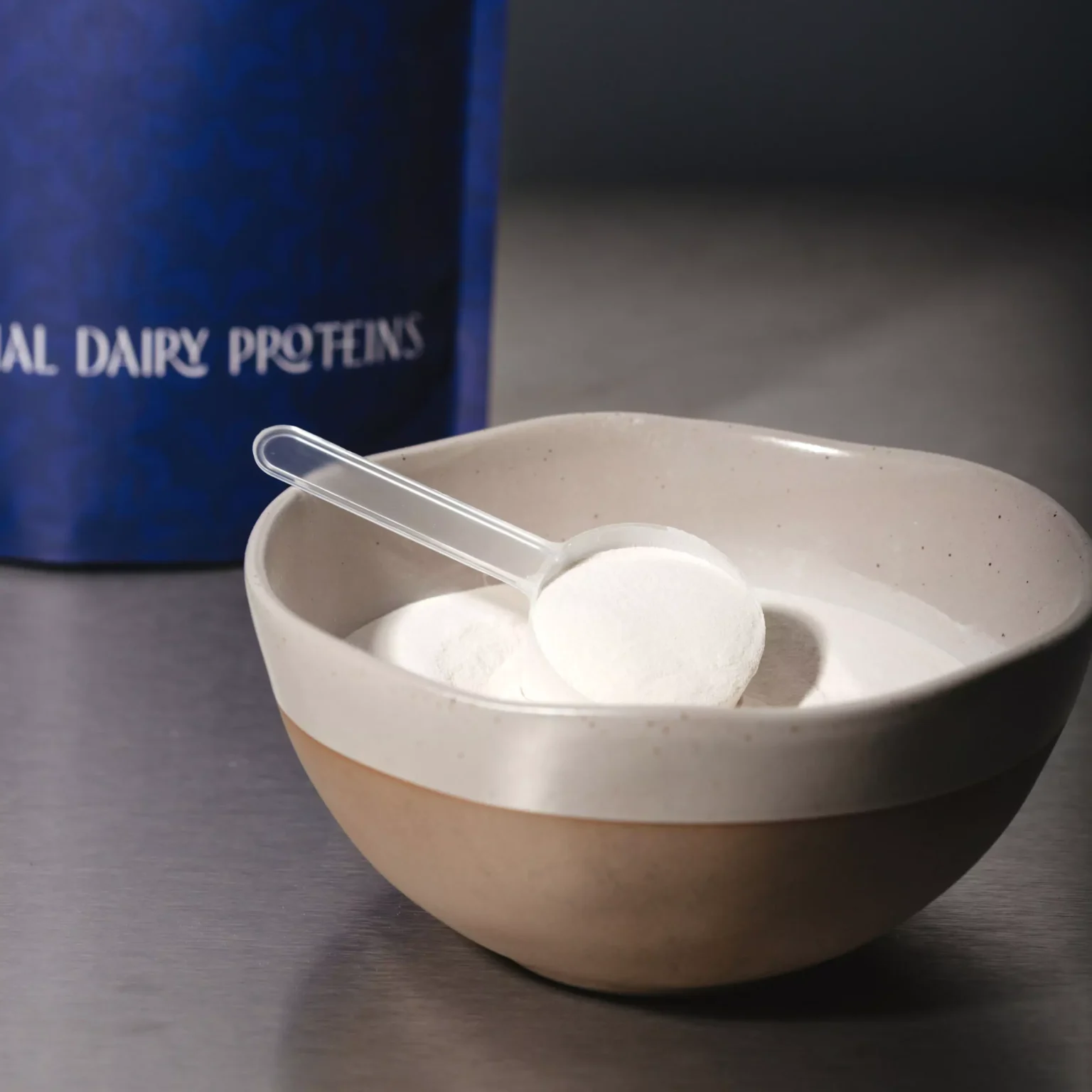 فيرلي الفرنسية تحصد 32 مليون يورو للتوسع في تصنيع بروتين الحليب مخبرياً دون الاعتماد على الأبقار