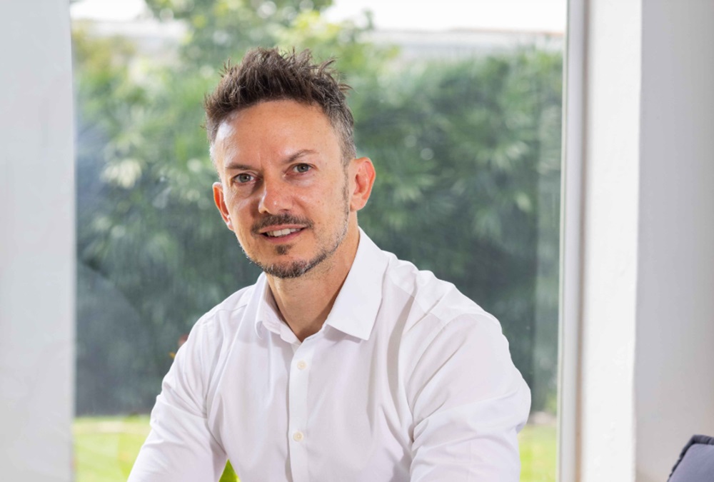 من إدارة تريليونات الدولارات إلى شاي الفقاعات.. كيف بنى مصرفي سابق شركة تتخطى مبيعاتها 500 مليون دولار سنويًا؟